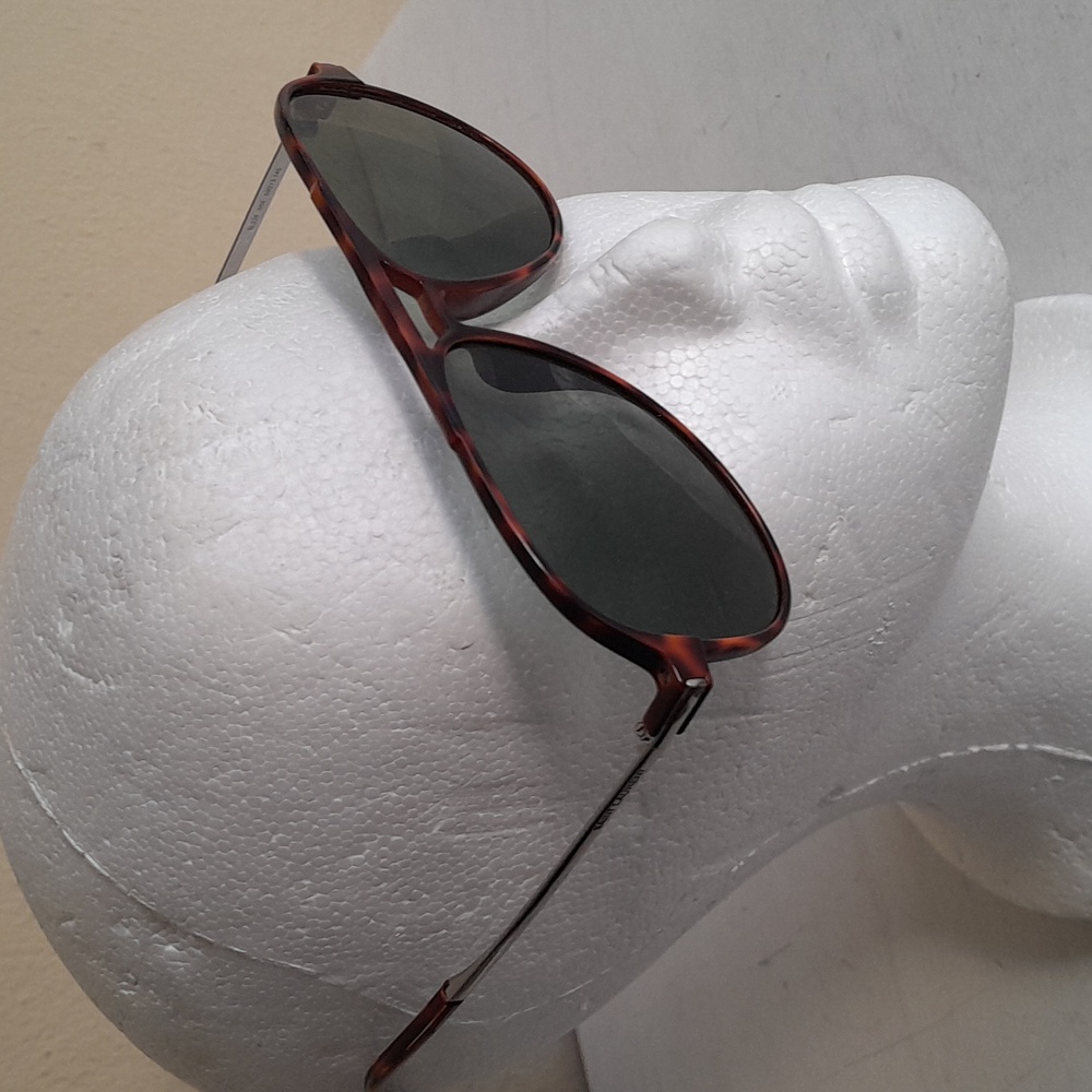 Yves Saint Laurent Sunglasses - Picture 5 of 11